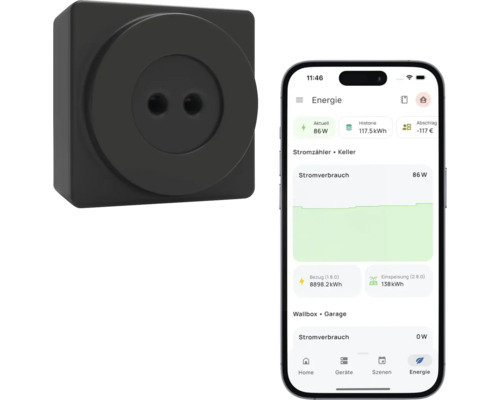 Intelligente Steckdose und Smartphone mit Energieverbrauchsanzeige
