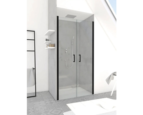 Duschkabine mit Massagedüsen und schwarzem Rahmen im Badezimmer.