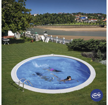 Rundpool mit schwimmenden Personen auf Rasenfläche mit Leiter und Gre Logo