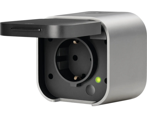 Steckdose mit geöffnetem Deckel für den Außenbereich