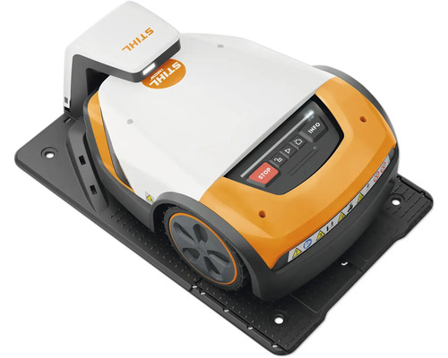 Mähroboter auf Ladestation