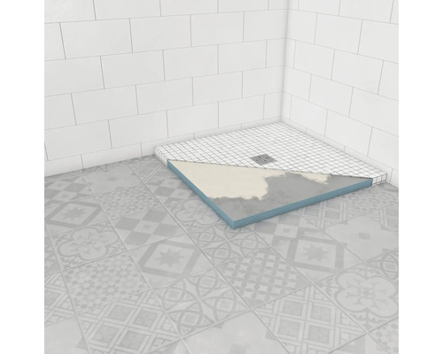 Eckdusche mit Duschwanne, Ablauf und Wandfliesen