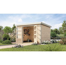 Holzgartenhaus mit geöffneten Flügeltüren und Werkzeugen an der Wand