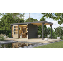 Modernes Gartenhaus mit Terrasse und geöffneten Doppeltüren, ausgestattet mit Werkbank und Gitarre.