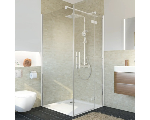Badezimmer mit Duschkabine aus Glas, Waschbecken und Toilette