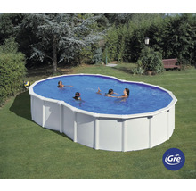 Aufstellpool mit Stahlwand im Garten mit badenden Personen