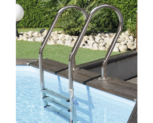Schwimmbadleiter aus Edelstahl im Pool
