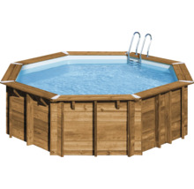 Achteckiger Holzpool mit Leiter und Wasser