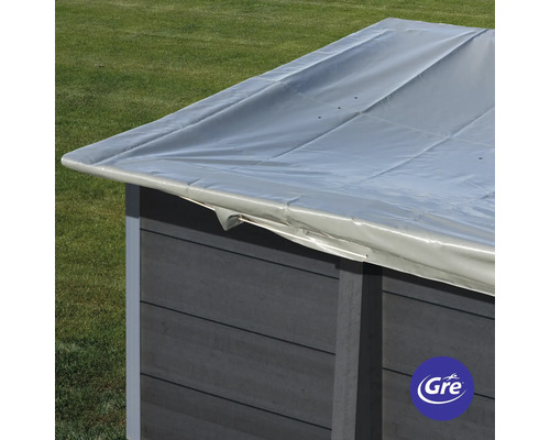 Detailansicht eines Pool-Abdeckplane auf einem Pool