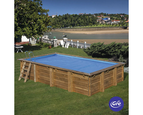 Holzpool mit Abdeckung im Garten mit Gre Logo