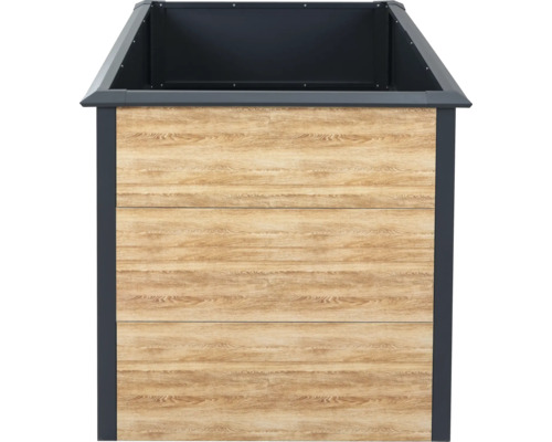 Blumenkasten aus Holz und Metall für den Garten