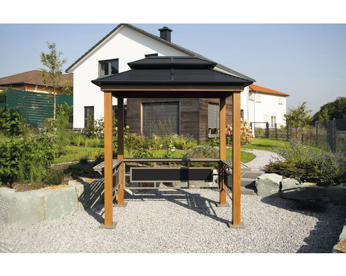 Gartenpavillon mit Holzbalken und Dach im Garten