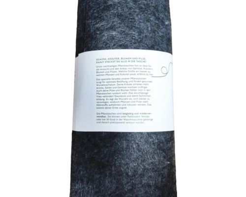 Nahaufnahme einer nachhaltigen Pflanztasche mit einem Etikett, das Informationen über den Anbau von Gemüse, Kräutern, Blumen und Pilzen enthält