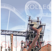 Industrieanlage mit Rohrleitungen und Treppen