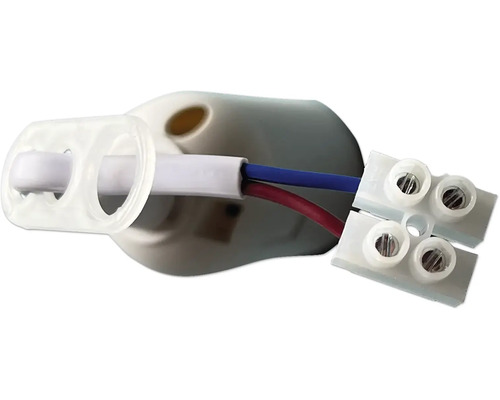 Keramikfassung mit blauer und roter elektrischer Leitung und Klemme