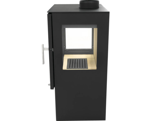 Schwarzer Kaminofen mit Brennkammer und Rauchrohranschluss