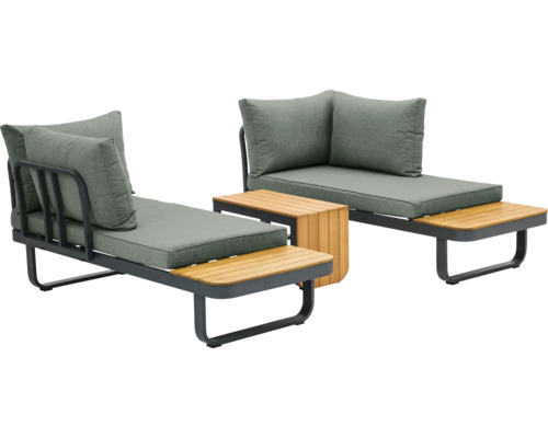 Zwei Gartenliegen mit grauen Polstern und Holzablageflächen