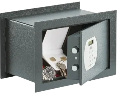 Offener Tresor mit Schmuck, Uhr und Schlüsseln