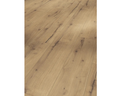 Verlegung von Laminat mit Holzstruktur