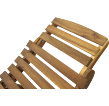 Detailansicht einer Gartenliege aus Holz