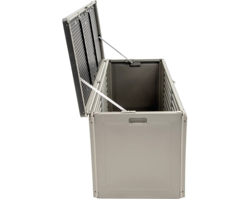 Geöffnete Kunststoff-Gartenbox für den Außenbereich
