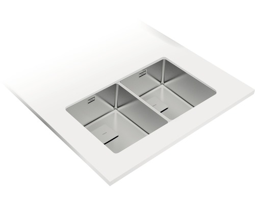 Doppelspüle aus Edelstahl in einer Arbeitsplatte