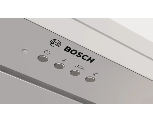 Bedienfeld einer Dunstabzugshaube der Marke Bosch mit Knöpfen