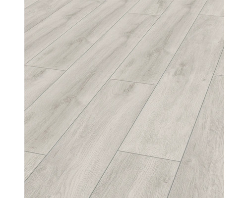 Heller Laminatboden mit Holzoptik