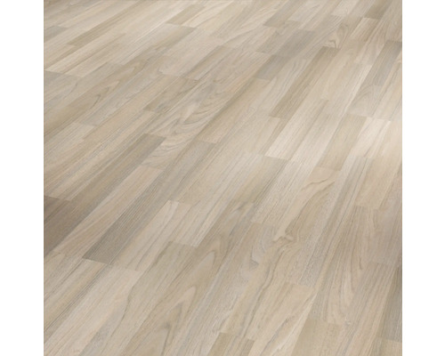Heller Laminatboden mit Holzoptik