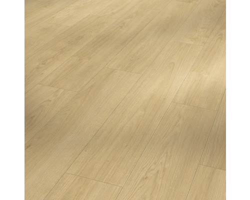 Nahaufnahme von verlegtem Laminatboden