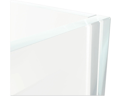 Detailansicht eines Aquariums mit transparenten Glasscheiben