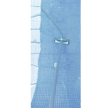 Poolreiniger im Schwimmbecken zur Reinigung des Beckenbodens