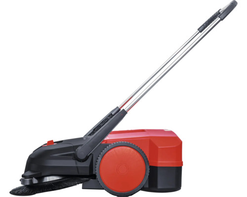 Kehrmaschine mit Griff und rot-schwarzem Gehäuse