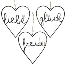 Dekoration mit Herzen mit den Wörtern Liebe, Glück und Freude
