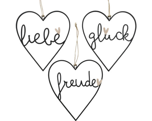 Dekoration mit Herzen mit den Wörtern Liebe, Glück und Freude