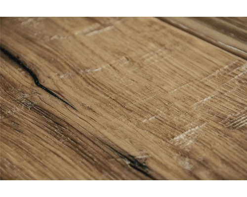 Nahaufnahme von Laminatboden in Holzoptik