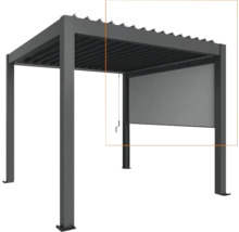 Pergola mit Lamellendach und Seitenteil zum Sonnenschutz