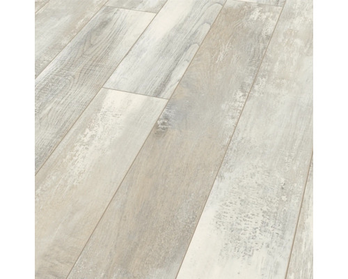 Verlegtes Laminat in Holzoptik