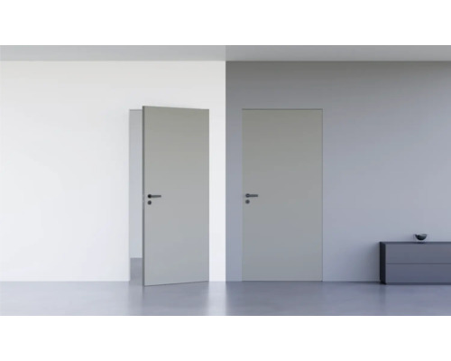 Pertura Wandbündige Zimmertür Vidar HPL RAL 7037 staubgrau 758x2376 mm inkl. Blockzarge wandbündig, Magnetfallenschloss WC Schwarz DIN Rechts (nach außen öffnend) Zwei Innentüren in einer hellen, modern gestalteten Inneneinrichtung.