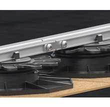 Terrassenunterkonstruktion mit Schrauben auf Stelzlager