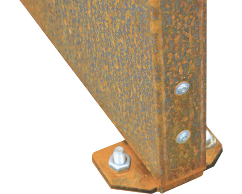 Detailansicht einer rostfarbenen Stahlkonstruktion mit Schrauben