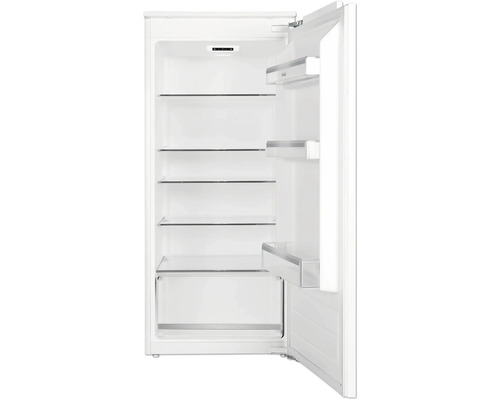 Innenansicht eines Kühlschranks mit offenen Fächern und Gemüseschublade