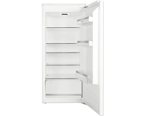 Geöffneter Kühlschrank mit Glasablagen und Gemüsefach