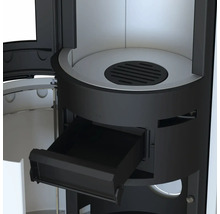 Detailansicht eines Kaminofens mit geöffnetem Aschefach