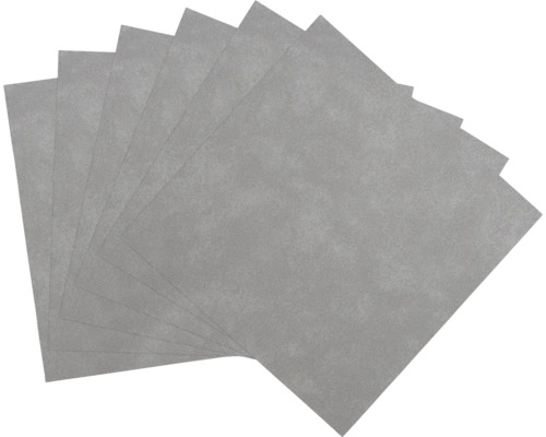 Mehrere graue Schleifpapierbögen