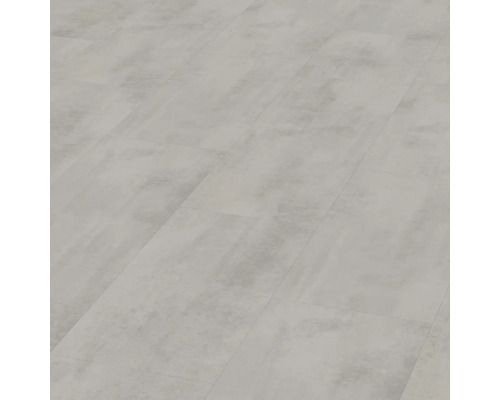 Verlegter Bodenbelag im Betonlook