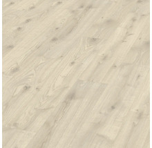 Verlegung von hellem Laminatboden mit Holzstruktur