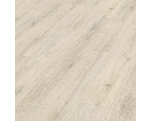 Heller Laminatboden mit Holzoptik.