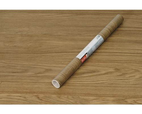 Eine Rolle Designfolie mit Holzoptik.