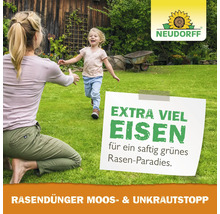 Szene mit Mutter und Kind auf Rasen, die Neudorff Rasendünger Moos- und Unkrautstopp bewirbt.
